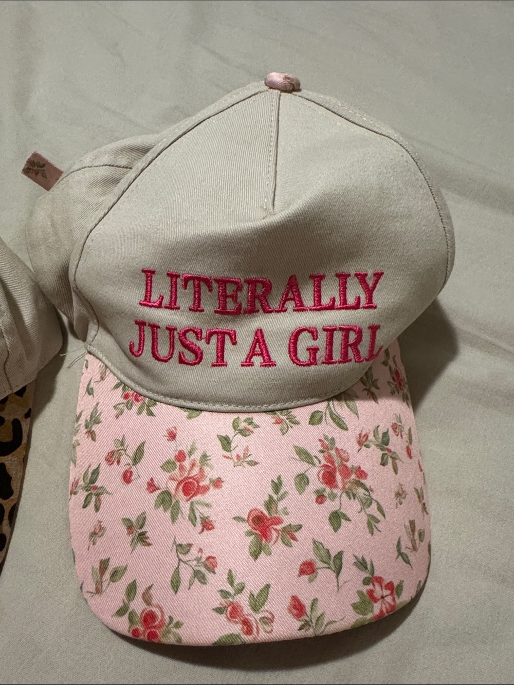 Women’s hat bundle - Picture 6 of 8